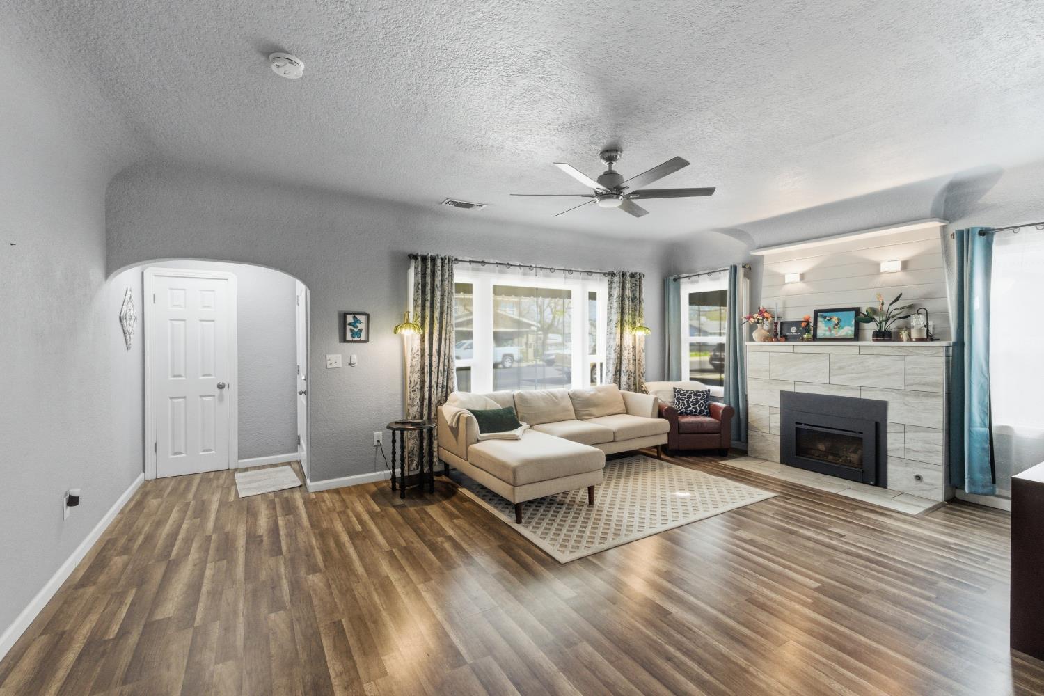 2841 C St, Selma, CA 93662