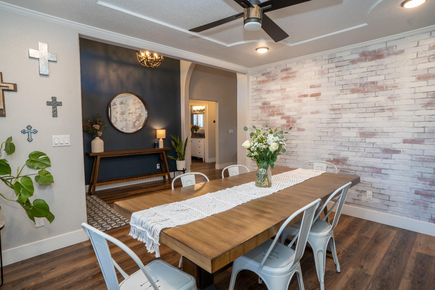 684 W Chennault Ave, Clovis, CA 93611