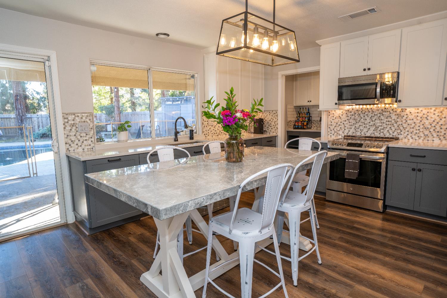 684 W Chennault Ave, Clovis, CA 93611