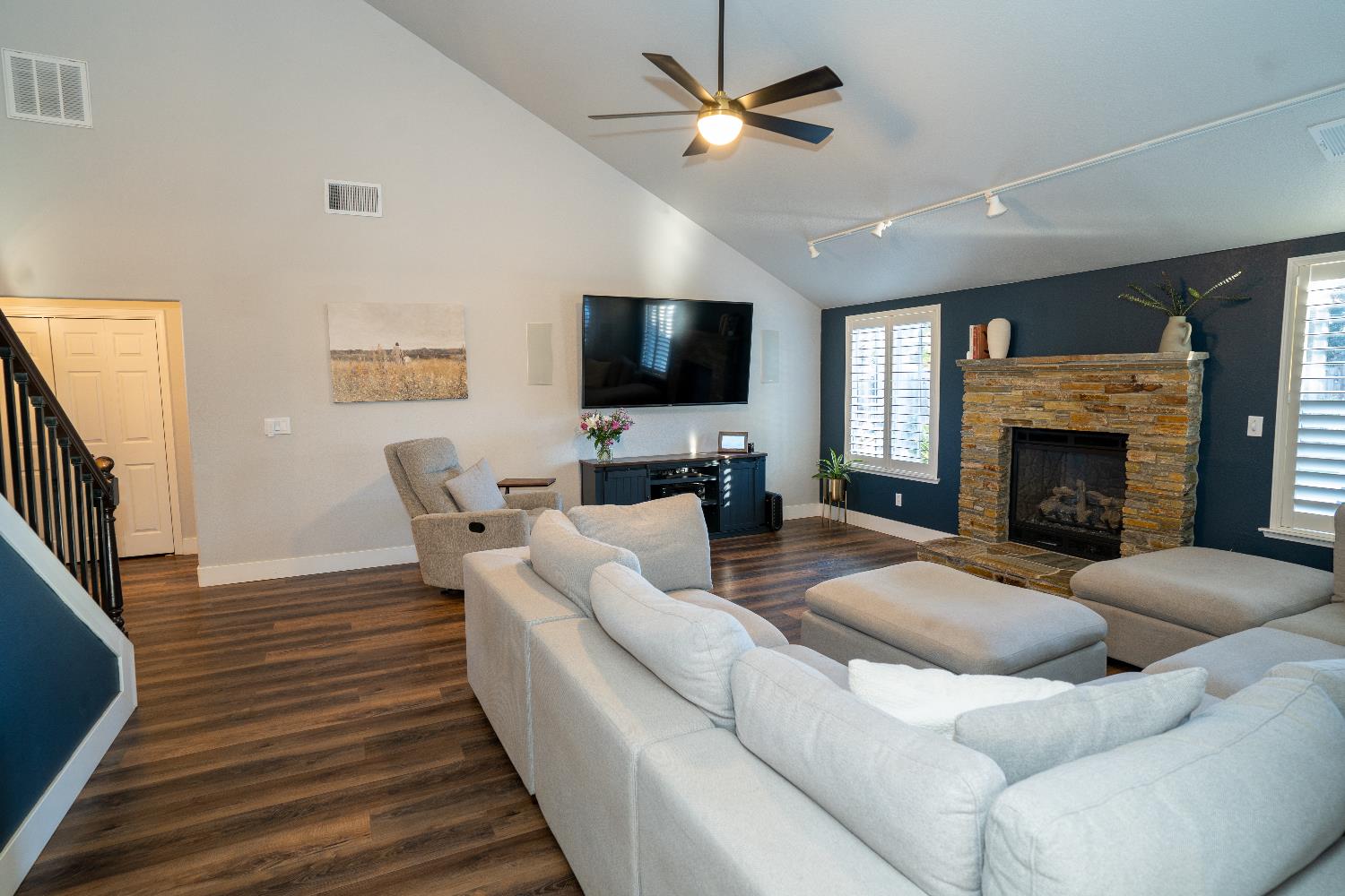 684 W Chennault Ave, Clovis, CA 93611