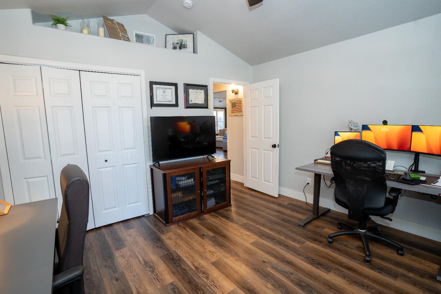 684 W Chennault Ave, Clovis, CA 93611