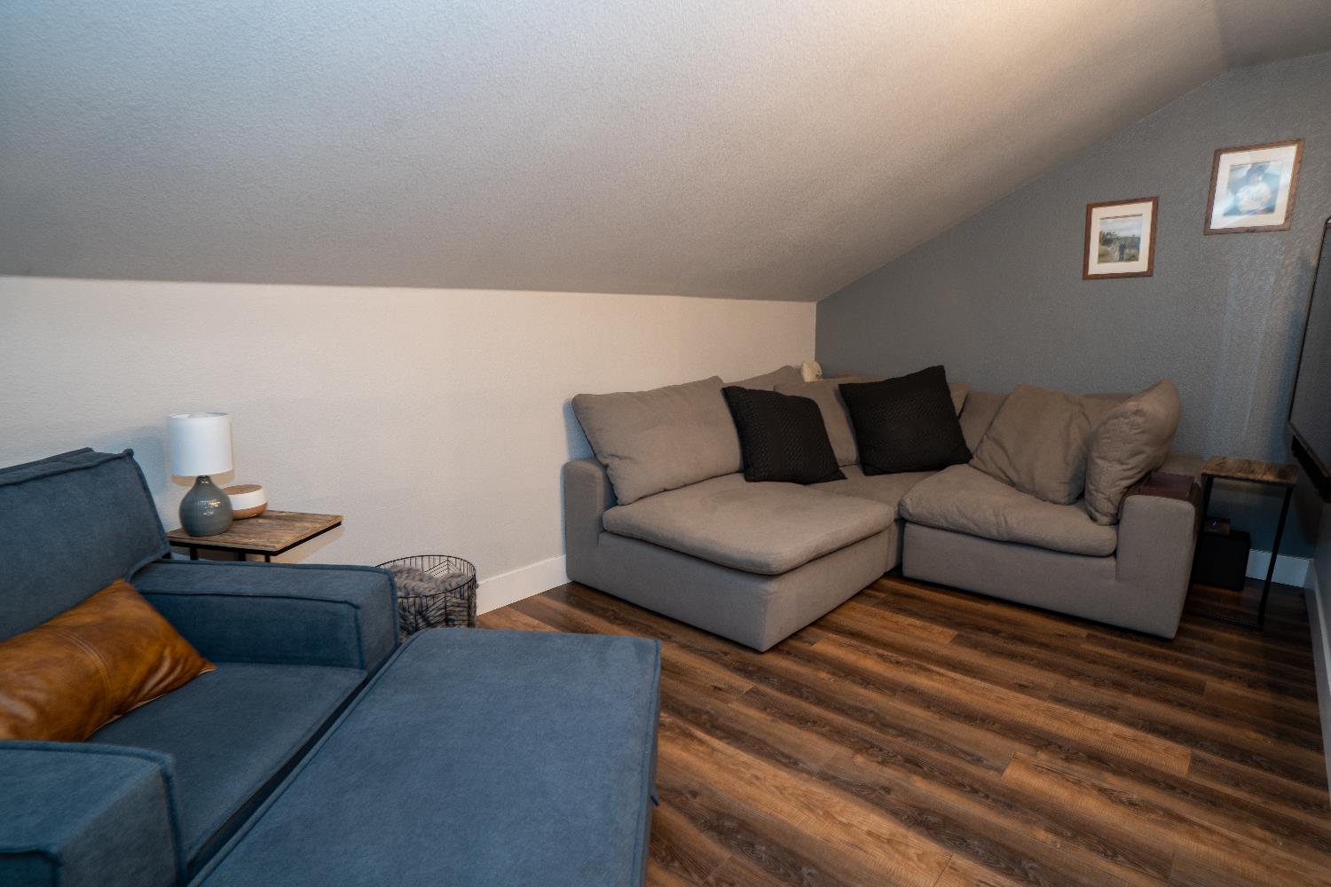 684 W Chennault Ave, Clovis, CA 93611