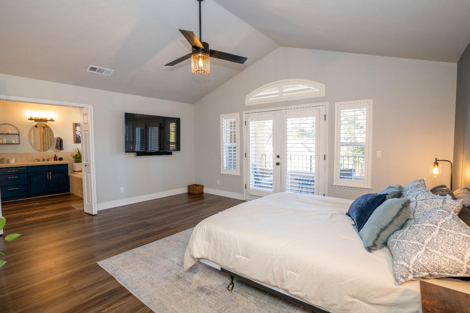 684 W Chennault Ave, Clovis, CA 93611