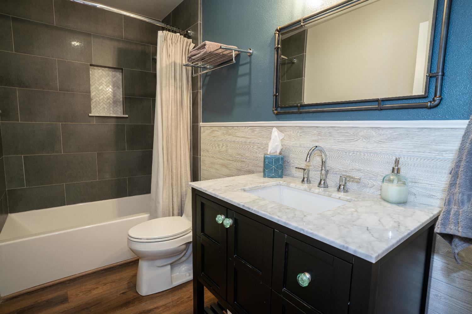 684 W Chennault Ave, Clovis, CA 93611