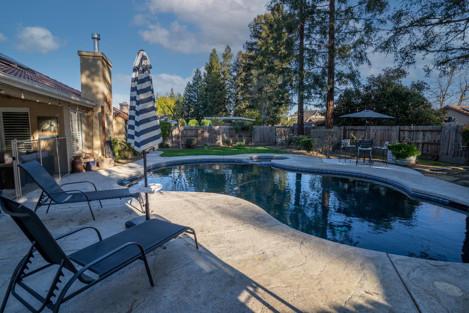 684 W Chennault Ave, Clovis, CA 93611