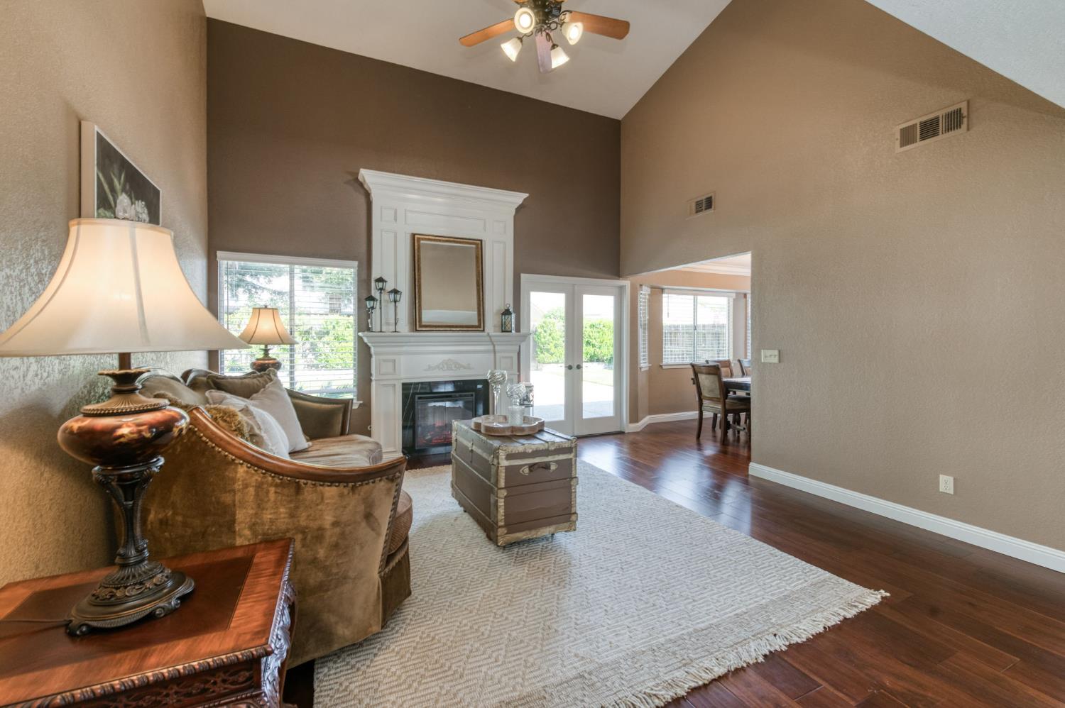 2051 Los Altos Ave, Clovis, CA 93611