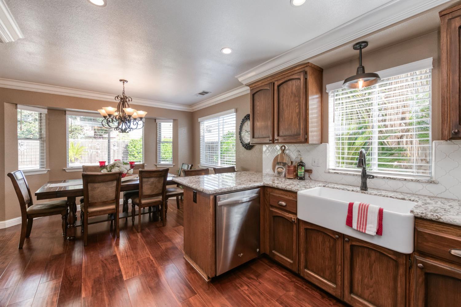 2051 Los Altos Ave, Clovis, CA 93611