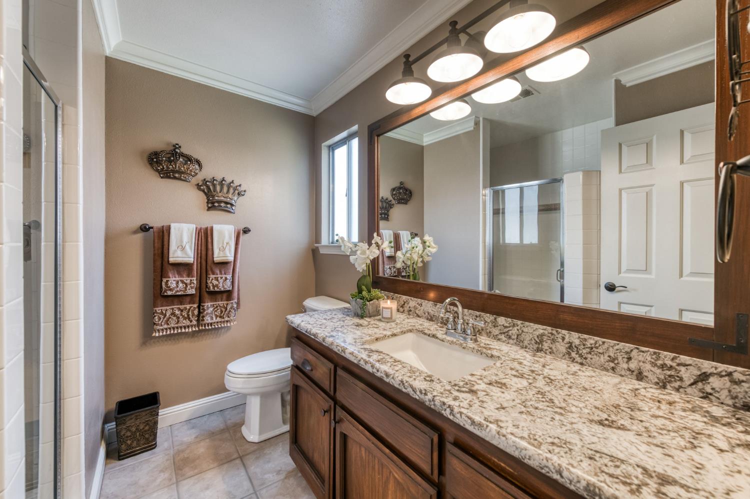 2051 Los Altos Ave, Clovis, CA 93611