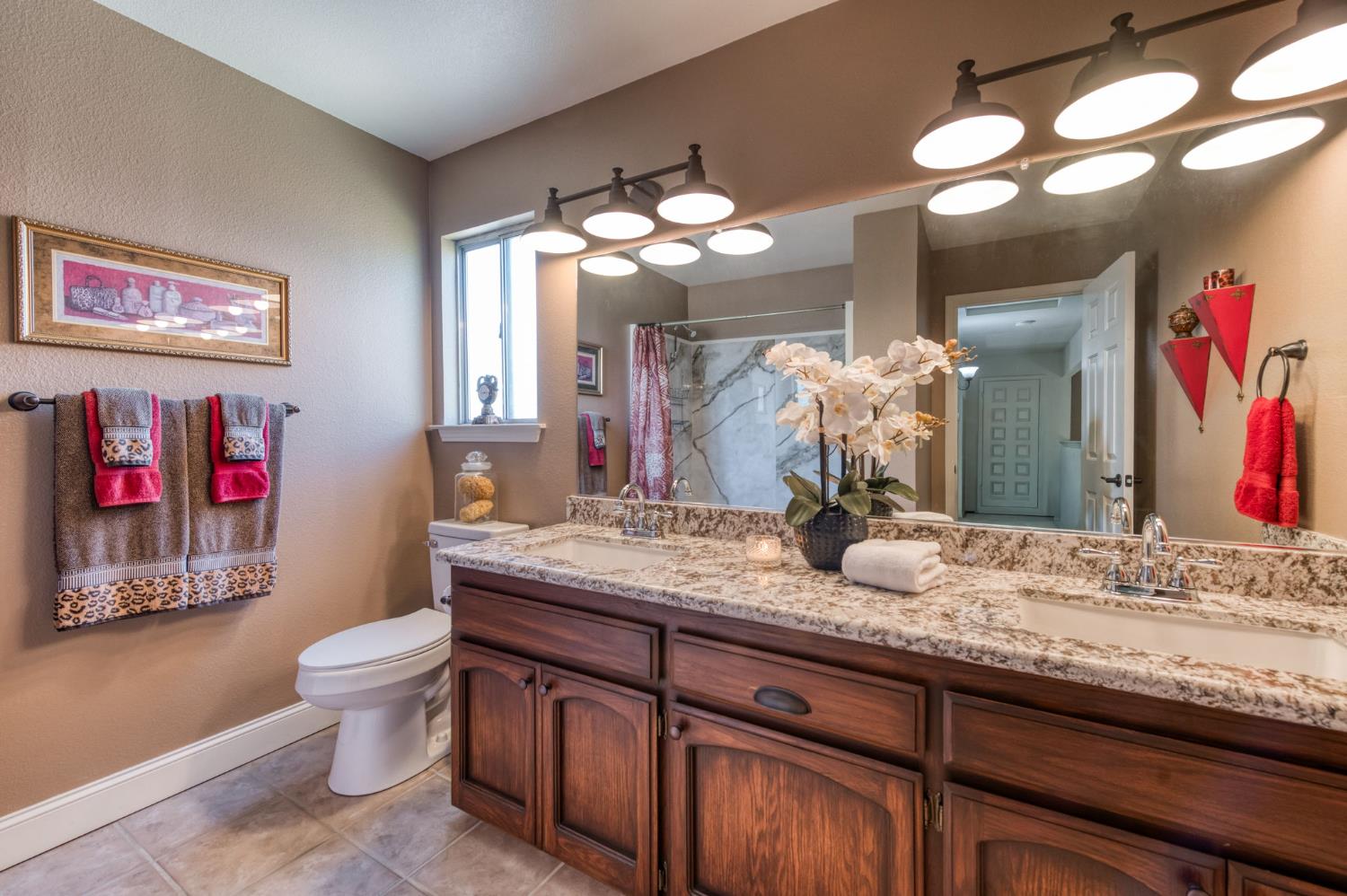 2051 Los Altos Ave, Clovis, CA 93611