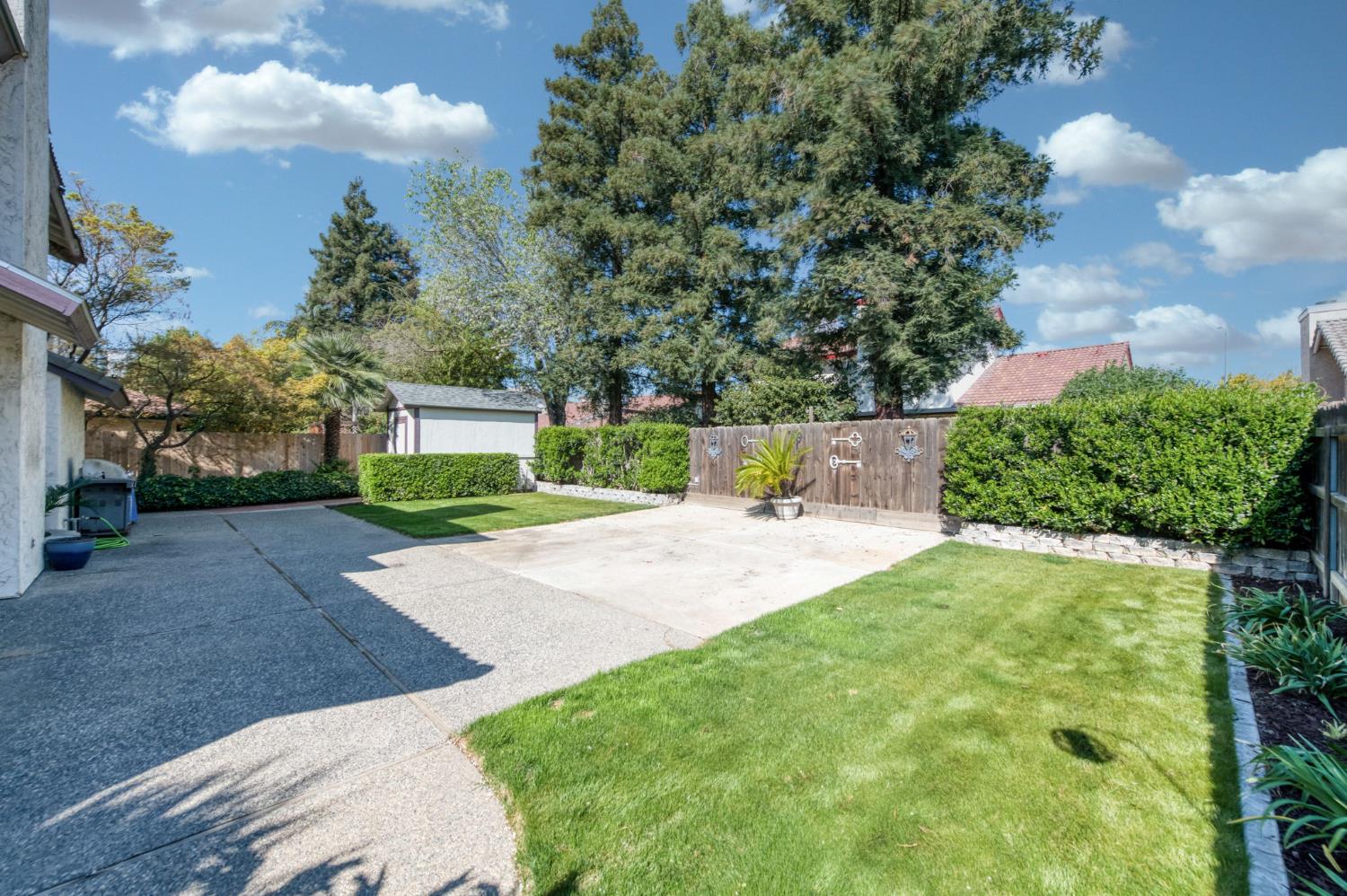 2051 Los Altos Ave, Clovis, CA 93611