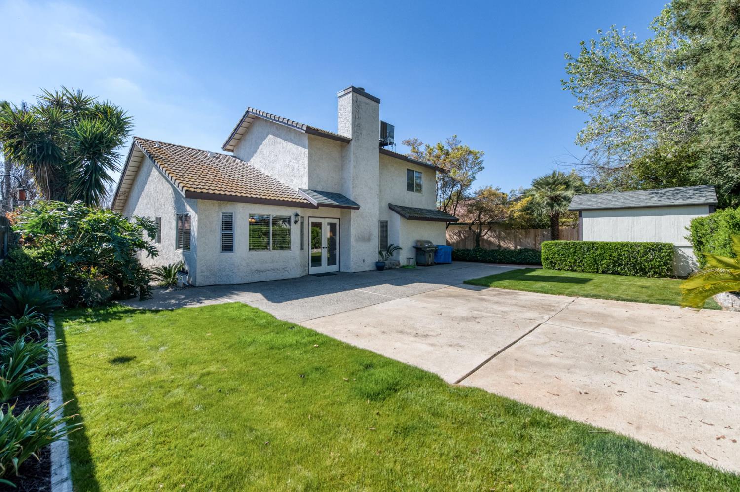 2051 Los Altos Ave, Clovis, CA 93611