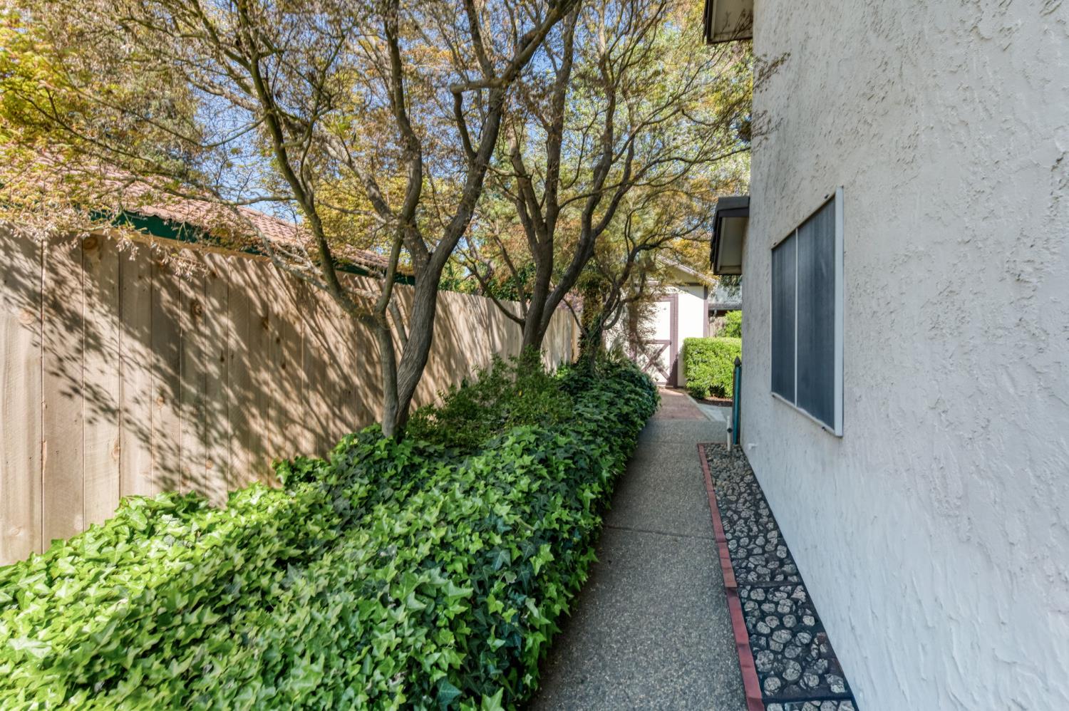 2051 Los Altos Ave, Clovis, CA 93611