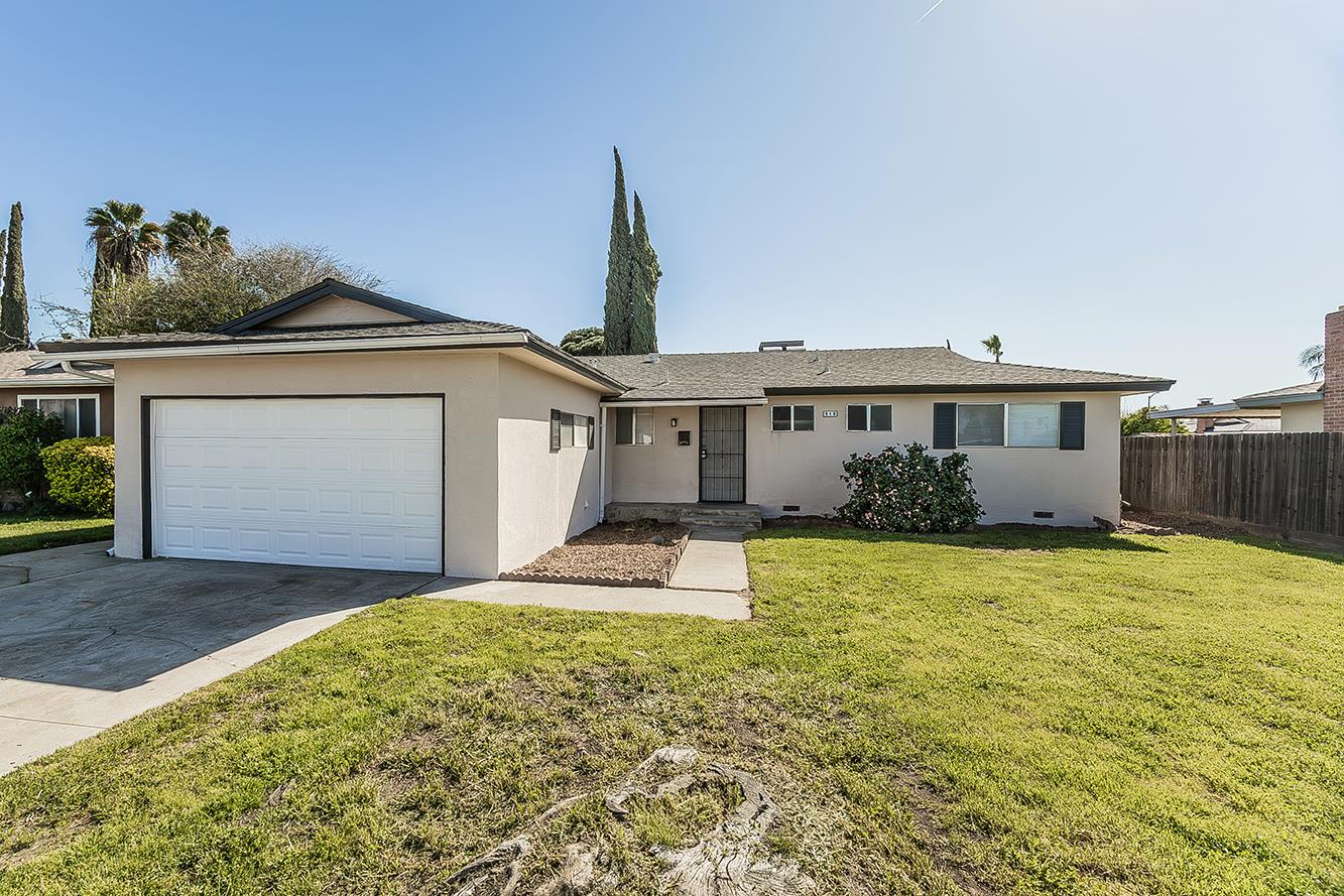 916 W Holland, Clovis, CA 93612