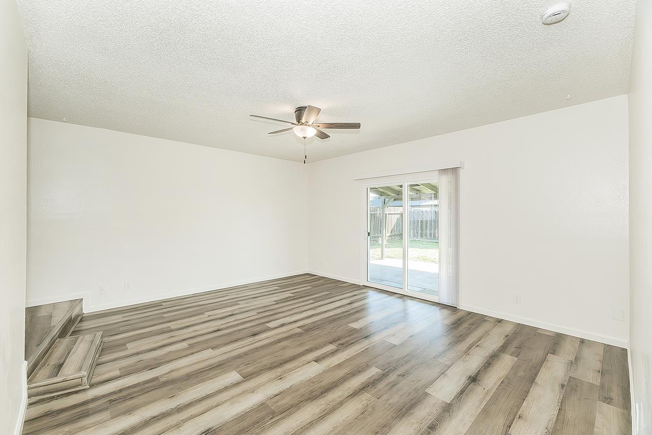 916 W Holland, Clovis, CA 93612