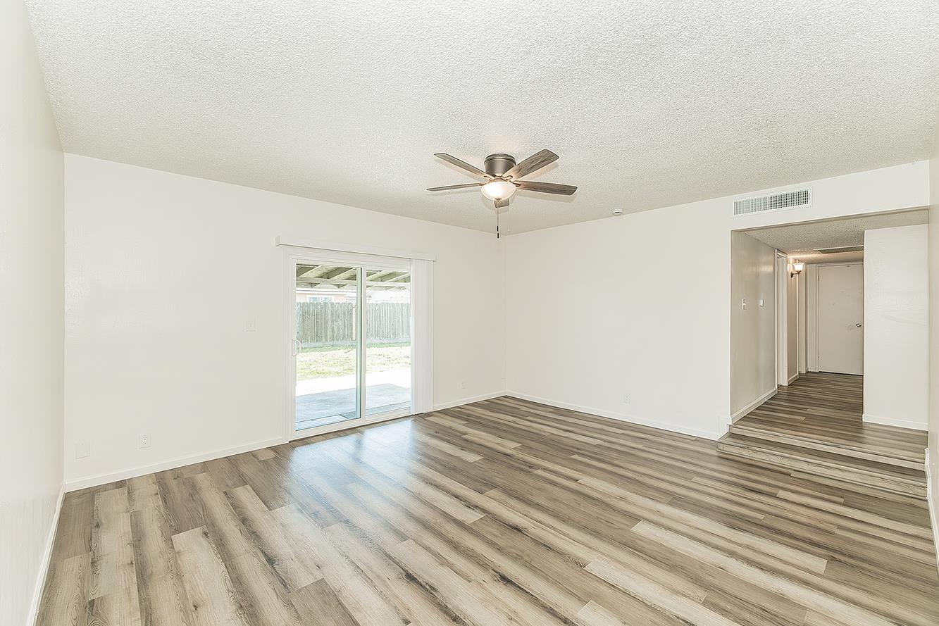 916 W Holland, Clovis, CA 93612