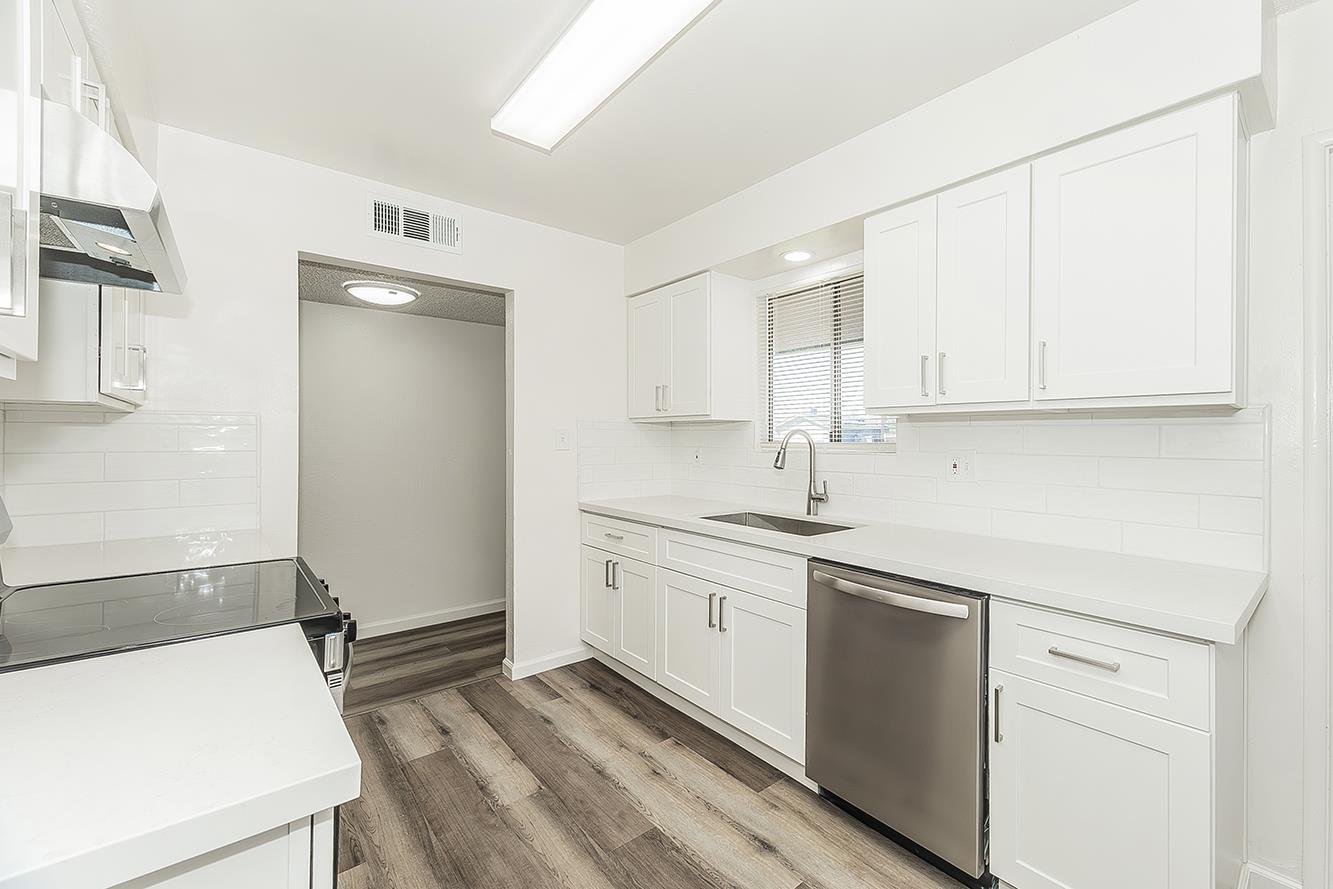 916 W Holland, Clovis, CA 93612