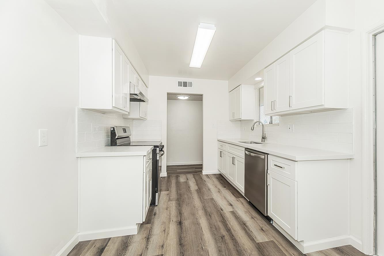 916 W Holland, Clovis, CA 93612