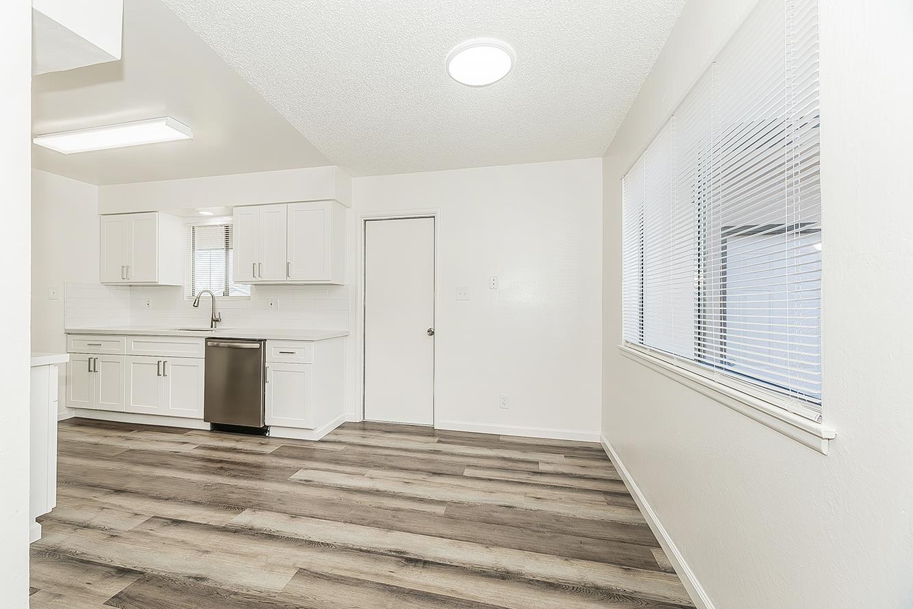 916 W Holland, Clovis, CA 93612