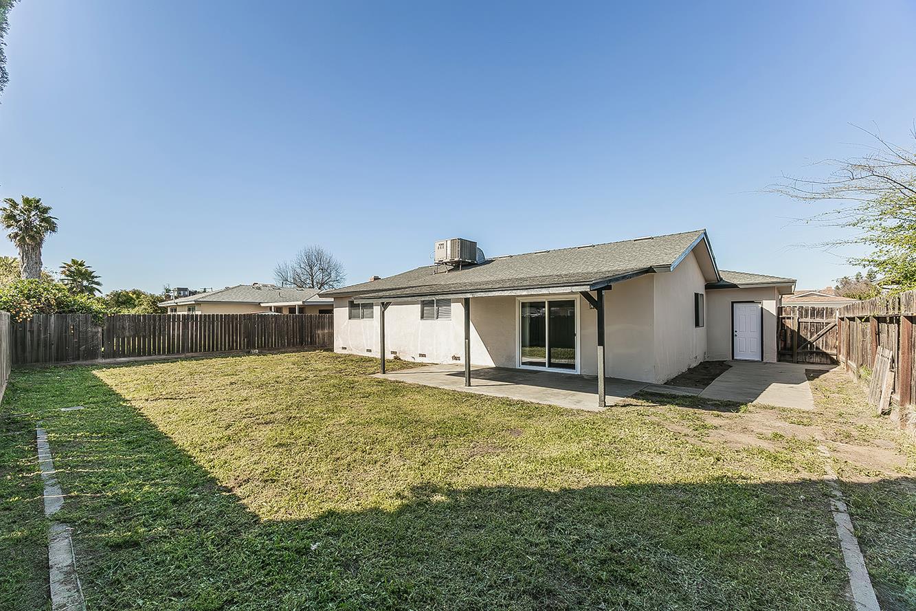 916 W Holland, Clovis, CA 93612