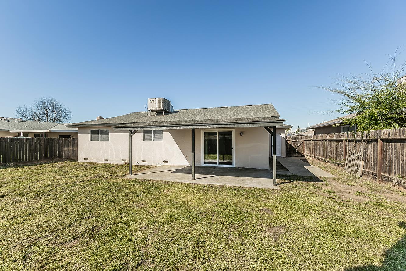 916 W Holland, Clovis, CA 93612