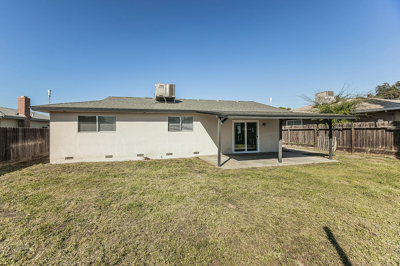 916 W Holland, Clovis, CA 93612