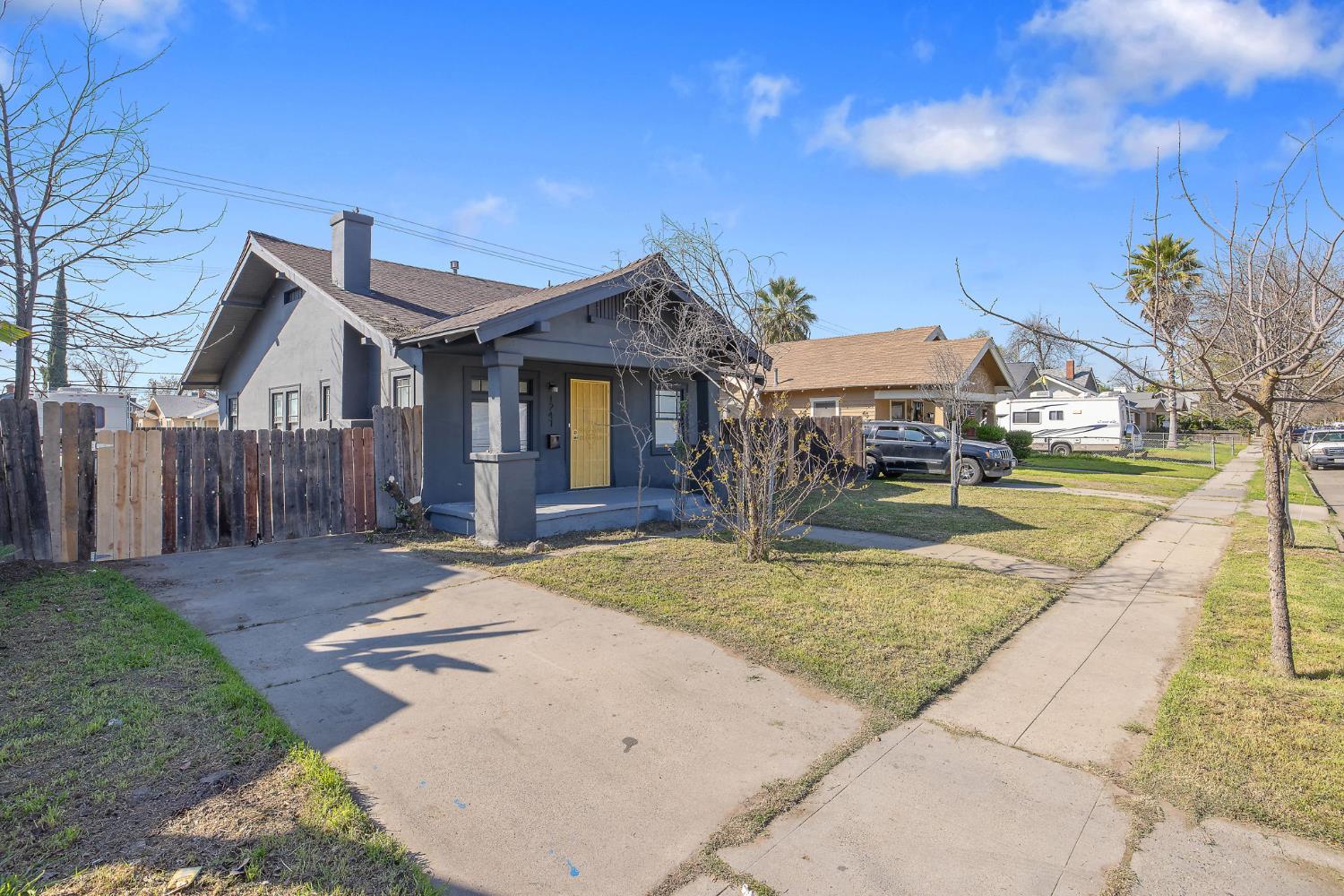 1247 N Ferger Ave, Fresno, CA 93728