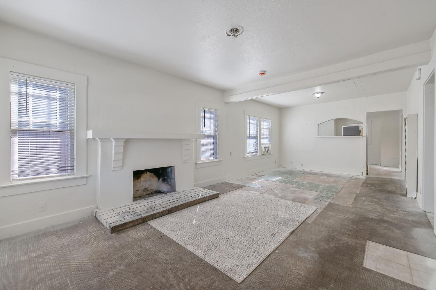 1247 N Ferger Ave, Fresno, CA 93728