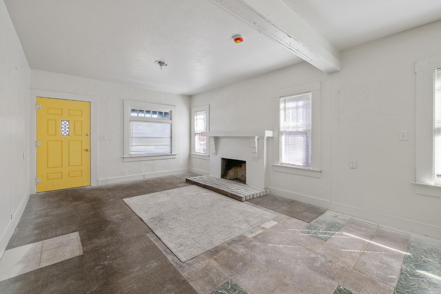 1247 N Ferger Ave, Fresno, CA 93728