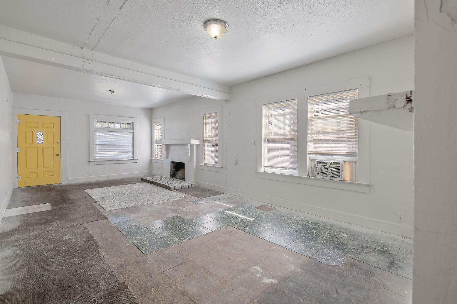 1247 N Ferger Ave, Fresno, CA 93728