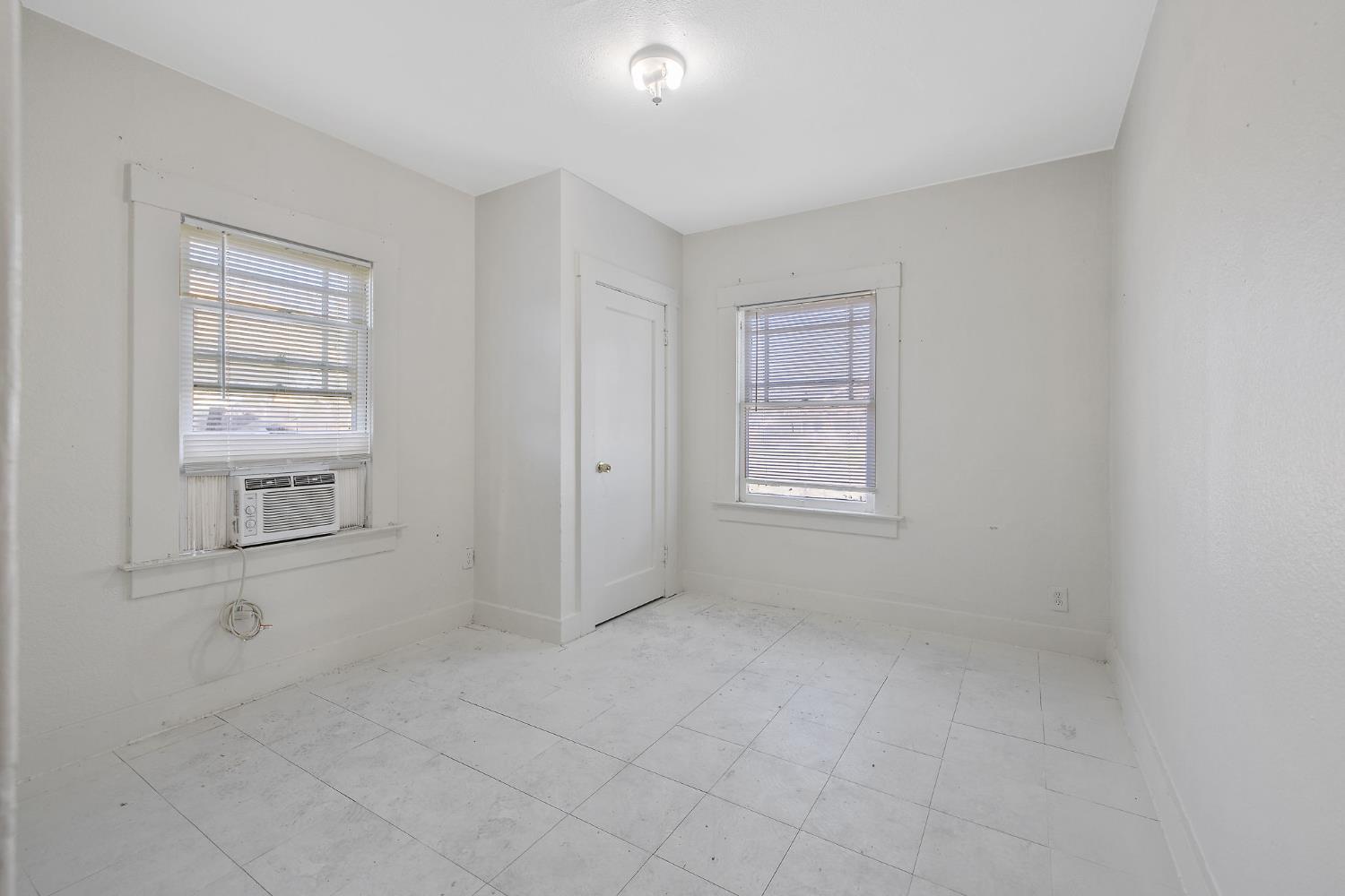 1247 N Ferger Ave, Fresno, CA 93728