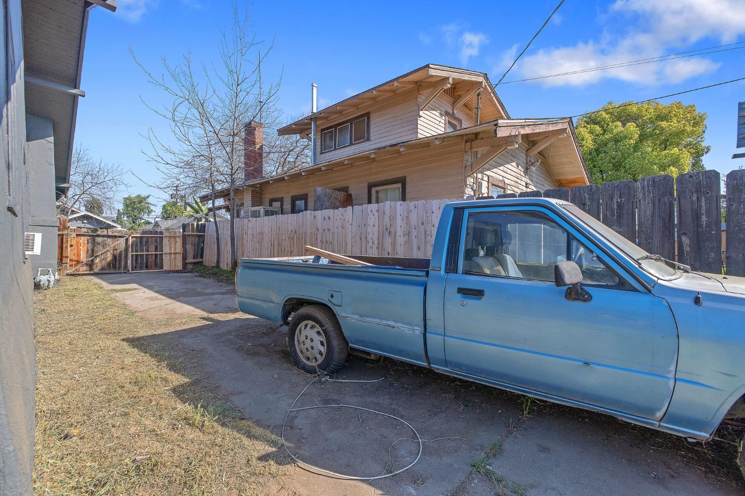 1247 N Ferger Ave, Fresno, CA 93728