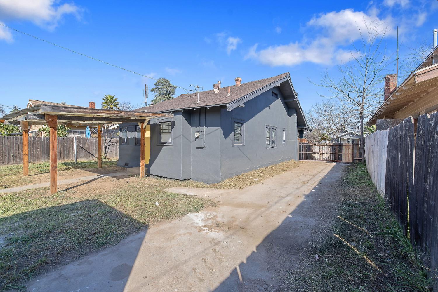 1247 N Ferger Ave, Fresno, CA 93728