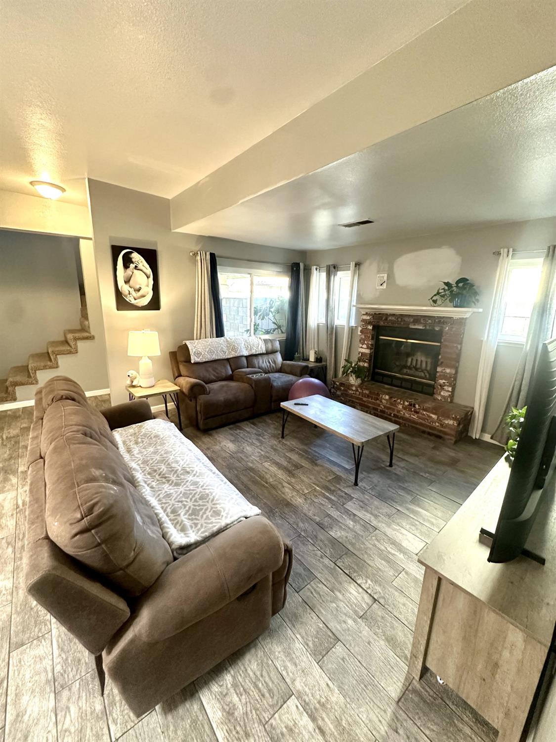 99 Rosewood Cir, Madera, CA 93637