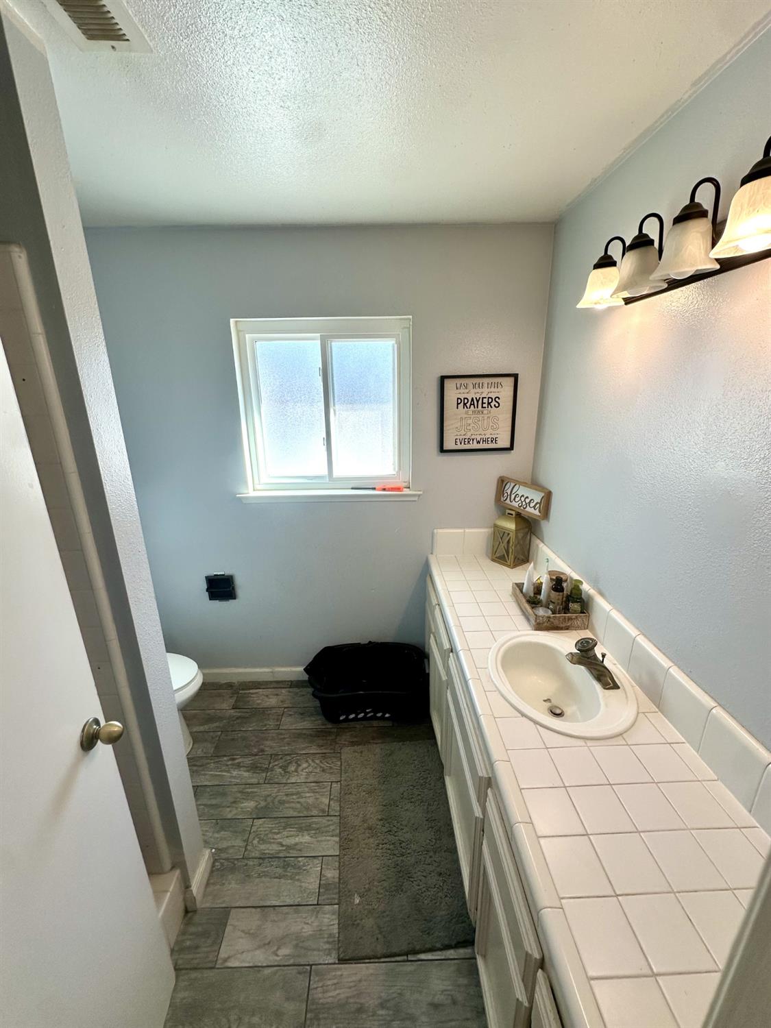 99 Rosewood Cir, Madera, CA 93637