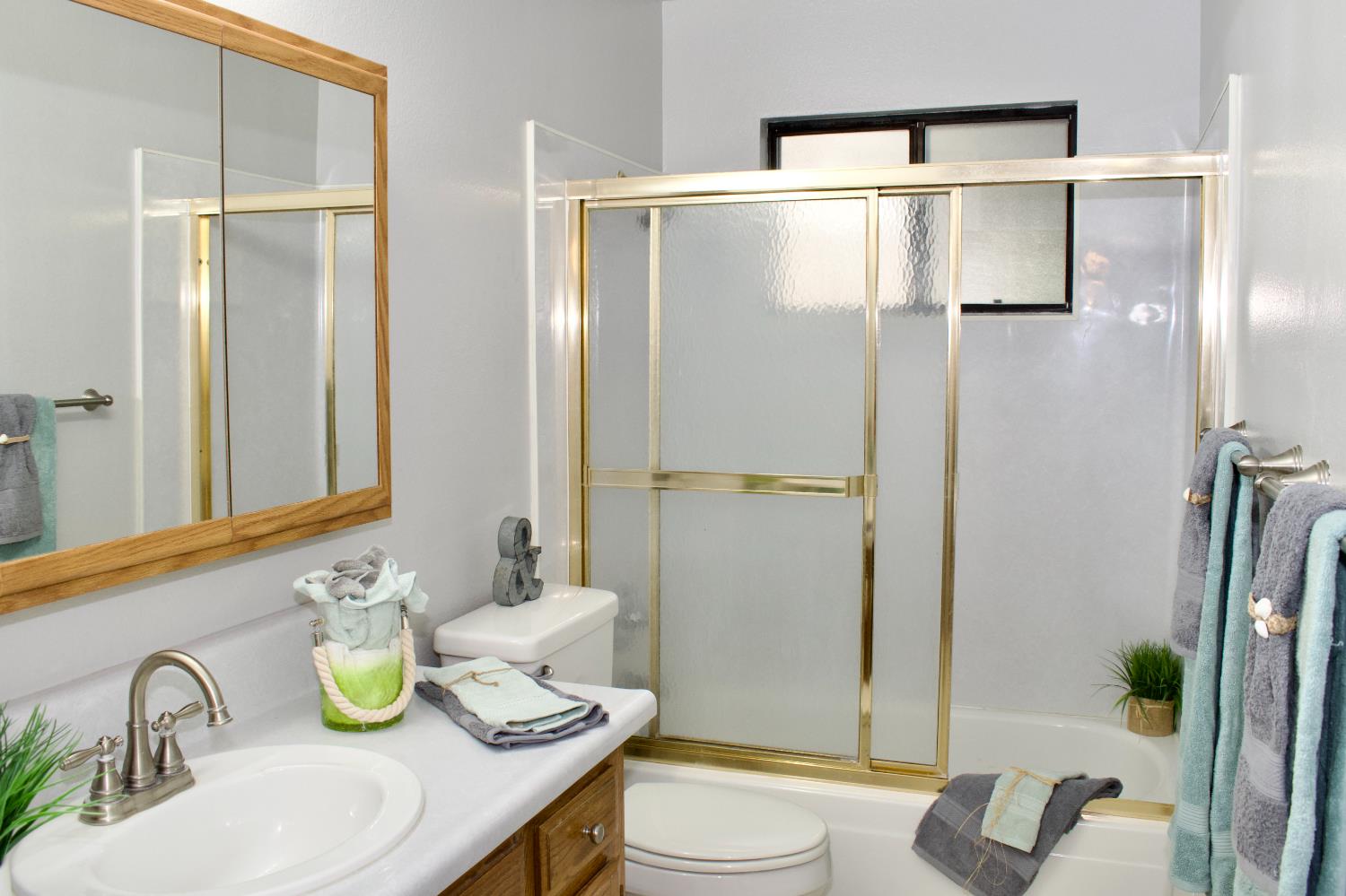 1721 Holland Ave, Clovis, CA 93611