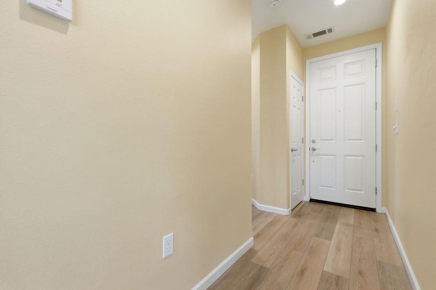 10692 Daisy Way, Armona, CA 93202