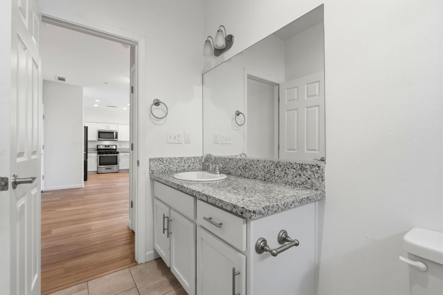 10692 Daisy Way, Armona, CA 93202