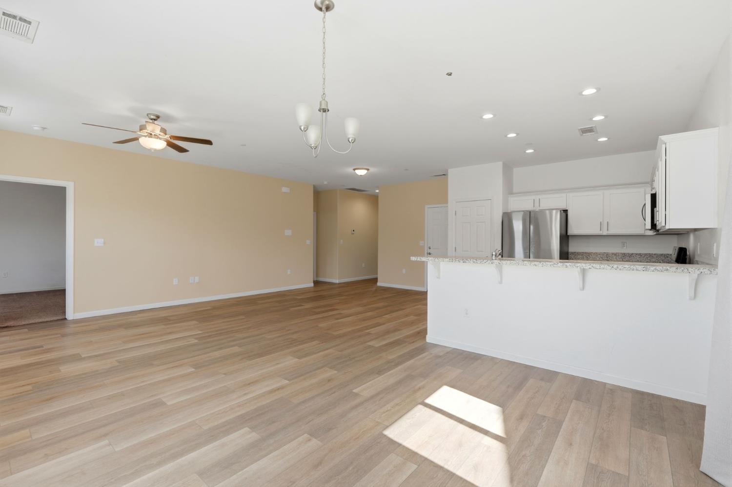 10692 Daisy Way, Armona, CA 93202