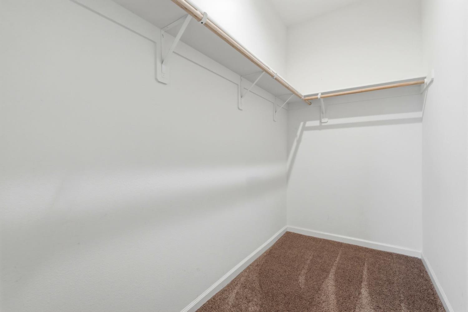 10692 Daisy Way, Armona, CA 93202