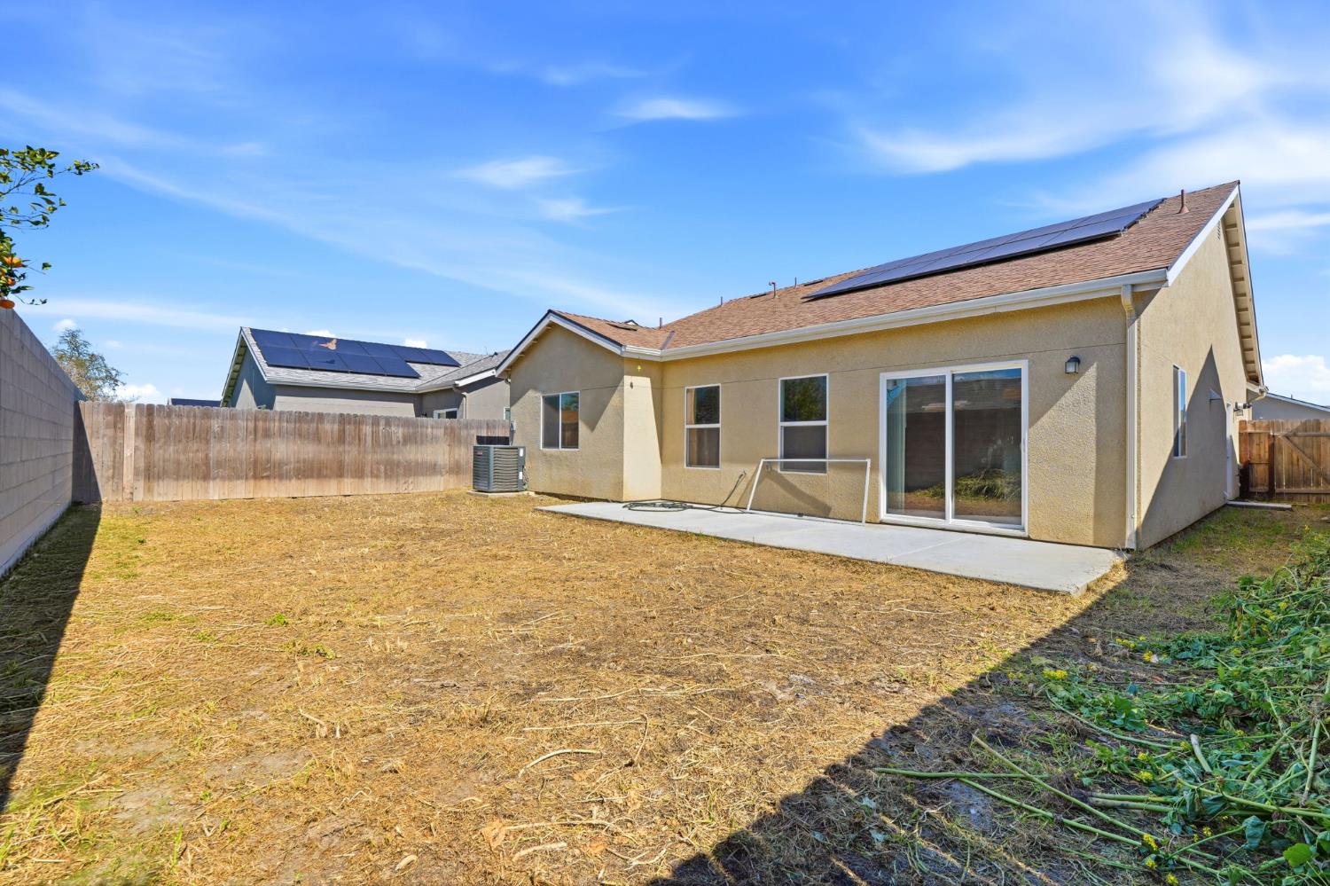 10692 Daisy Way, Armona, CA 93202