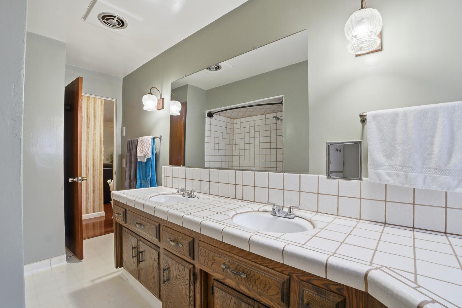 5208 Greenbrier Ave, Bakersfield, CA 93306