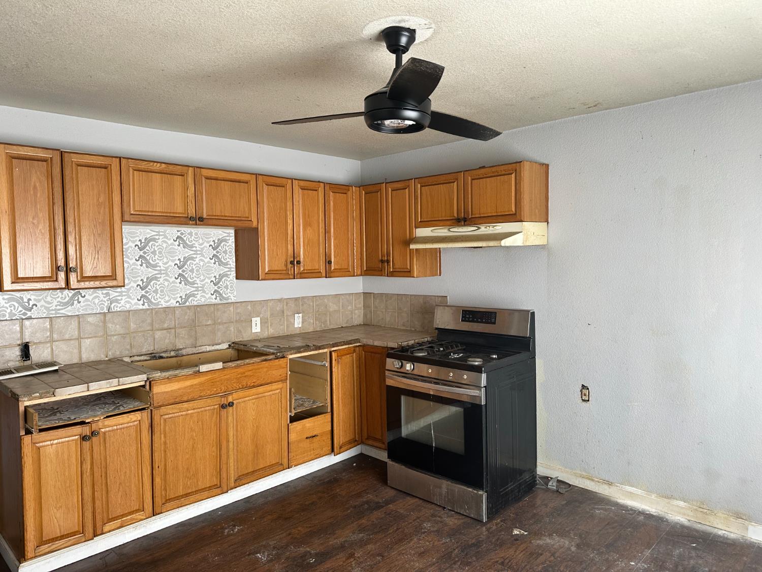 325 S 7th St, Chowchilla, CA 93610