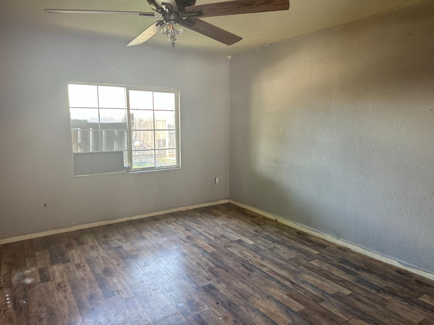 325 S 7th St, Chowchilla, CA 93610