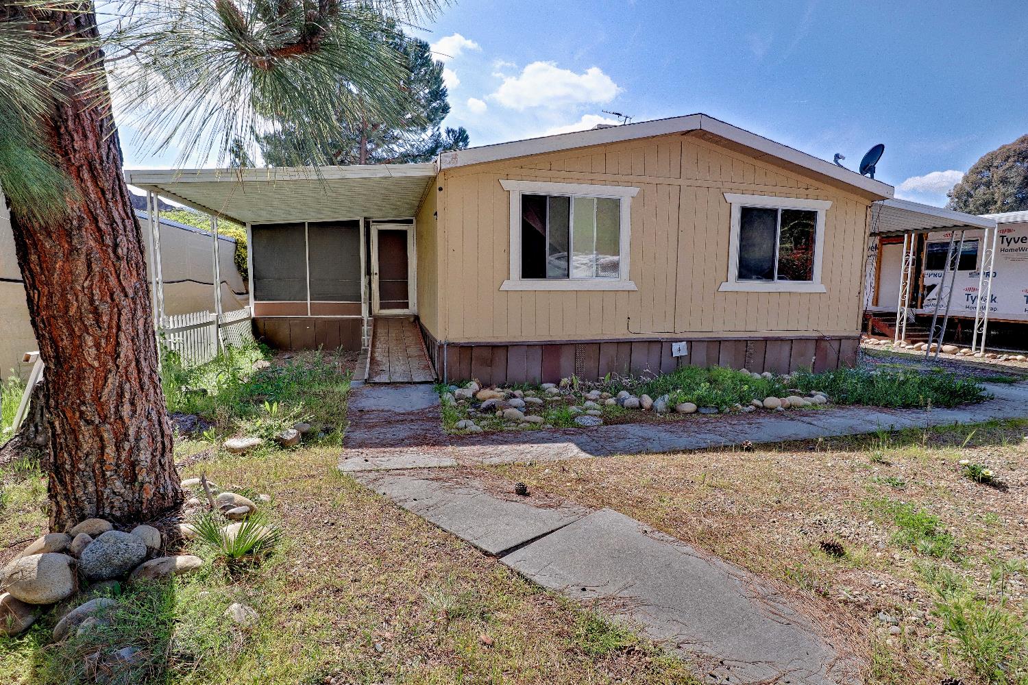 25433 Trimmer Springs #4, Sanger, CA 93657