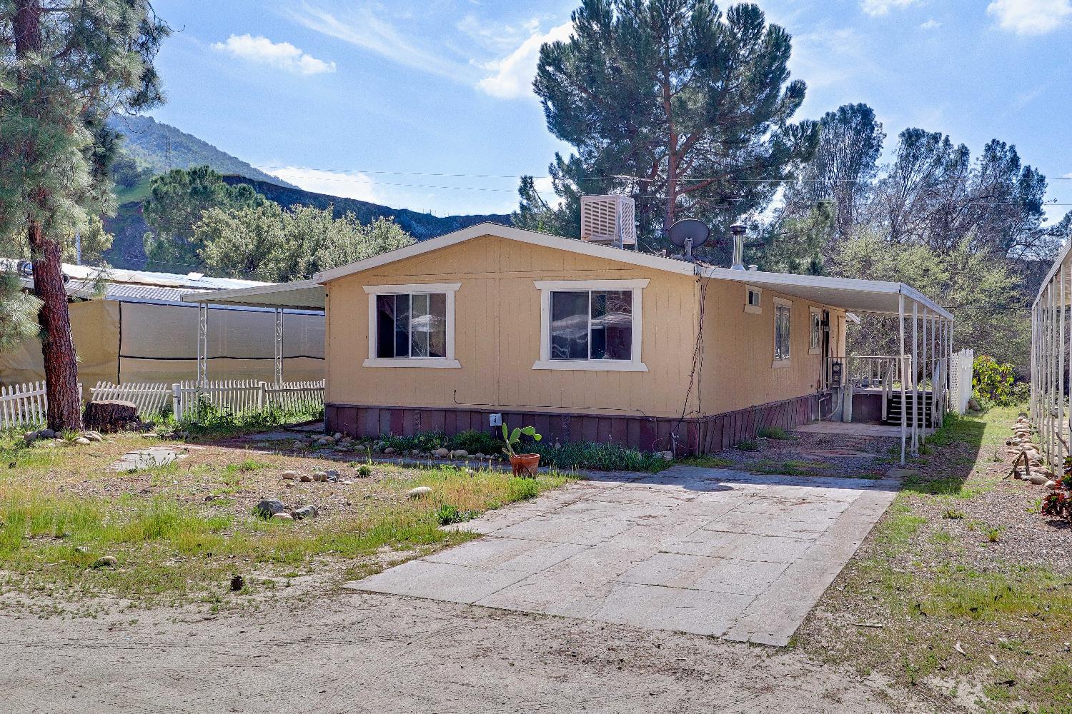 25433 Trimmer Springs #4, Sanger, CA 93657