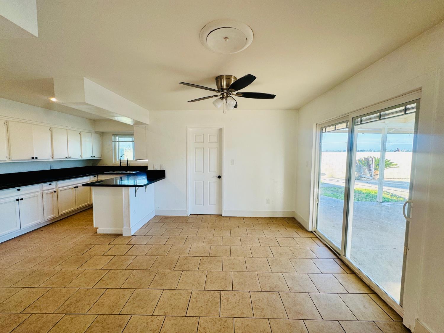 1031 Elizabeth Ct, Bakersfield, CA 93308