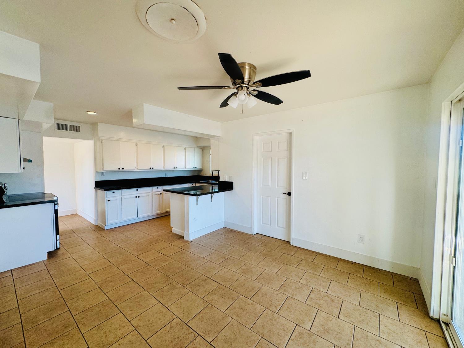 1031 Elizabeth Ct, Bakersfield, CA 93308