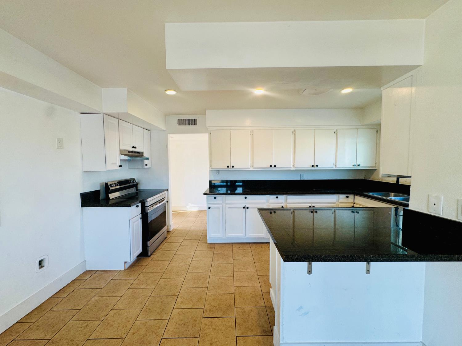 1031 Elizabeth Ct, Bakersfield, CA 93308