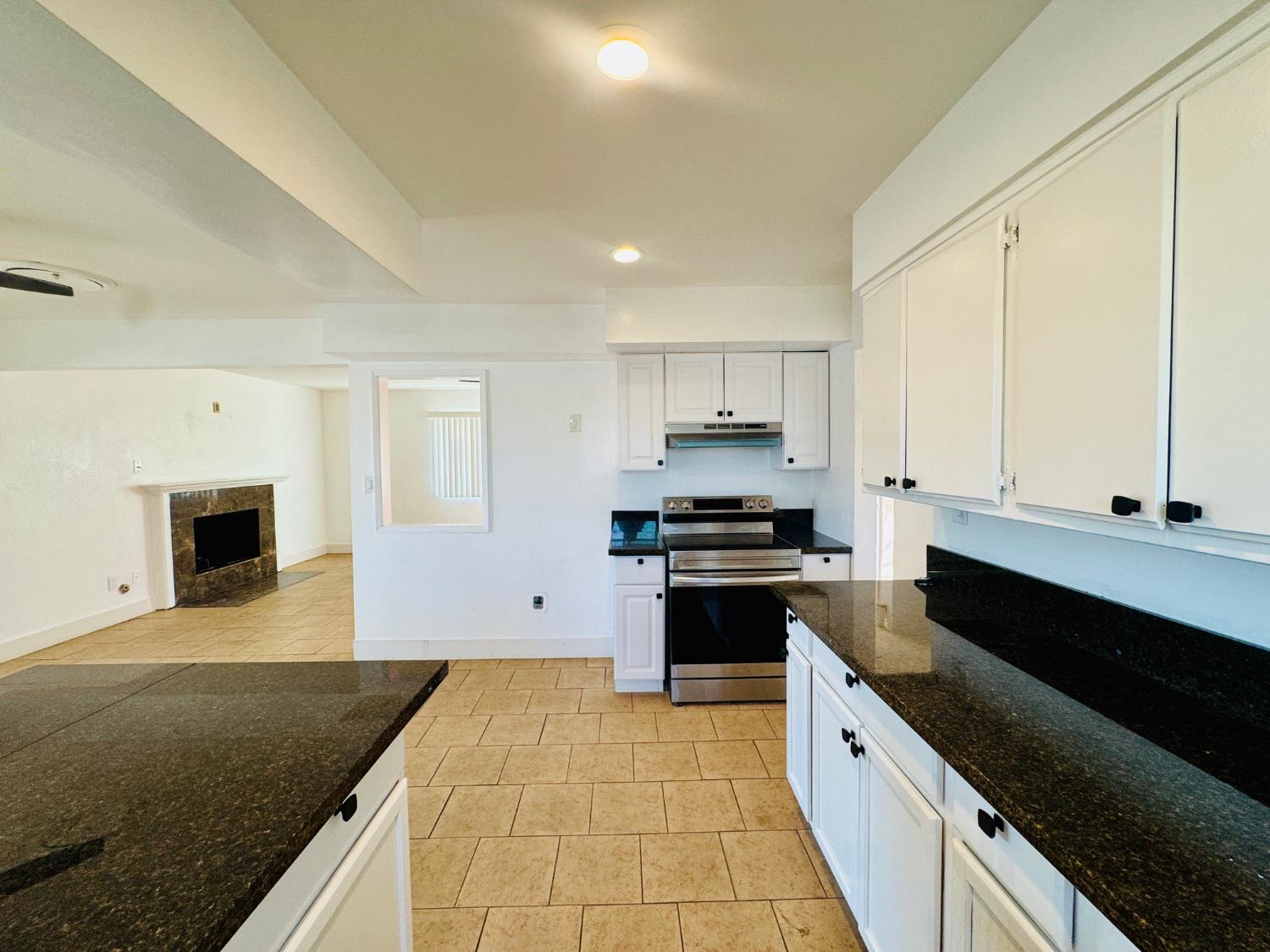 1031 Elizabeth Ct, Bakersfield, CA 93308