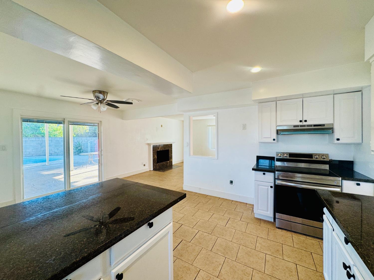 1031 Elizabeth Ct, Bakersfield, CA 93308